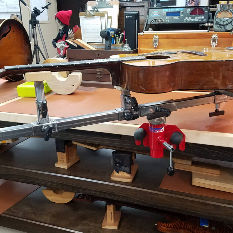Proper's Guitar Workstation With Quick Docking Station Total Vise