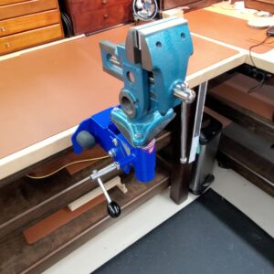 Crossover Docking Station with Vise